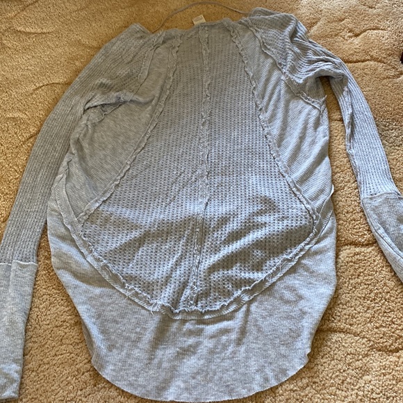 We the free women’s size small sweater long sleeve shirt - Picture 4 of 4